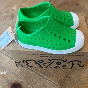 Native Kids Sneakers - Vibrant Green and White